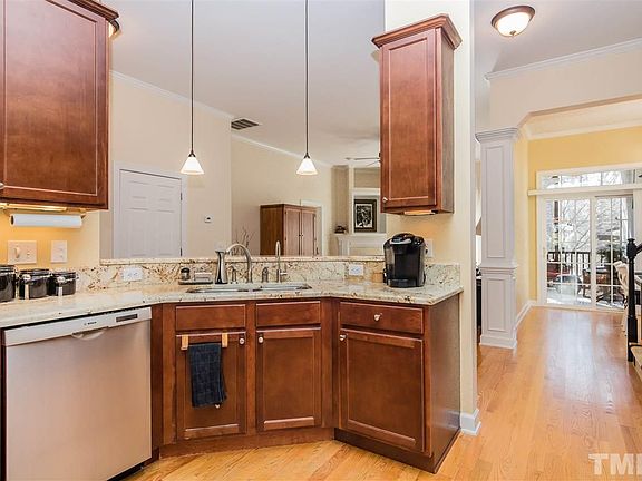 5th image of 1607 W Bromfield Dr