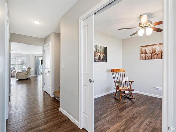 4th image of 3558 Chippewa Dr