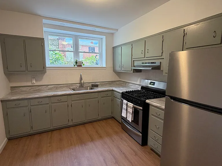 70 W 32nd St #B1 — Photo 9