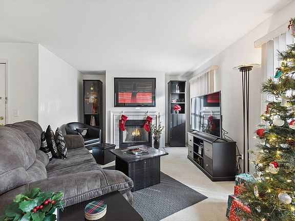 4th image of 71 Larch Ct Unit B