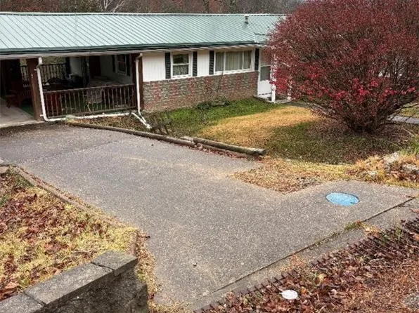 297 Pine St, Glenville, WV 26351