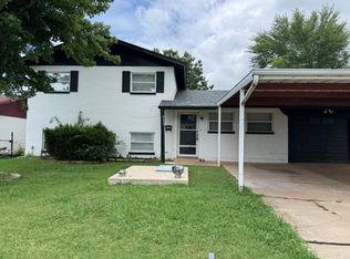 933 NW 22nd St, Moore, OK 73160