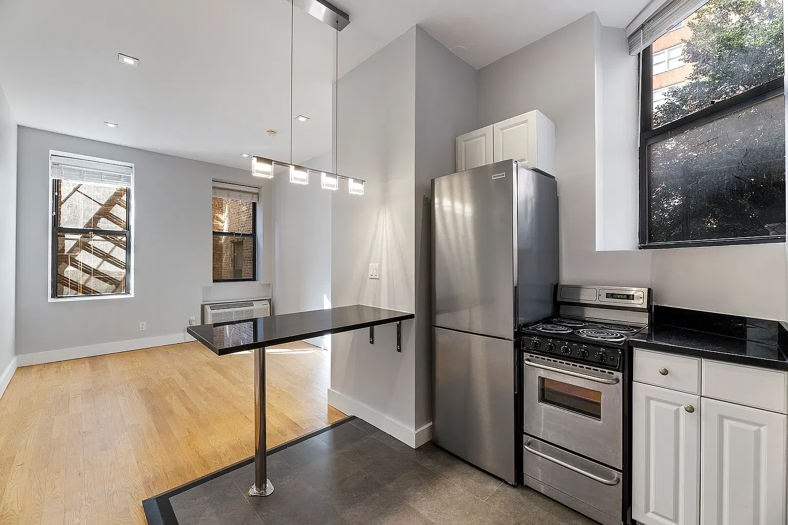 577 2nd Avenue — Photo 3