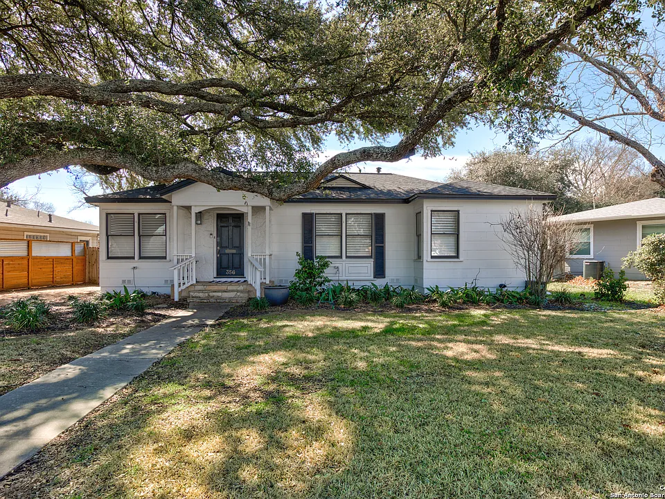 356 Larchmont Dr