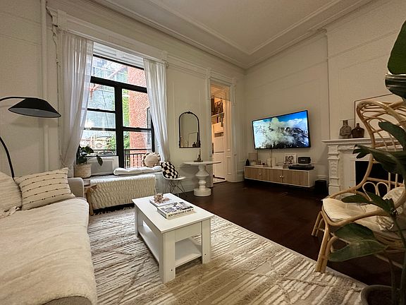 2nd image of 144 W 73rd St #3