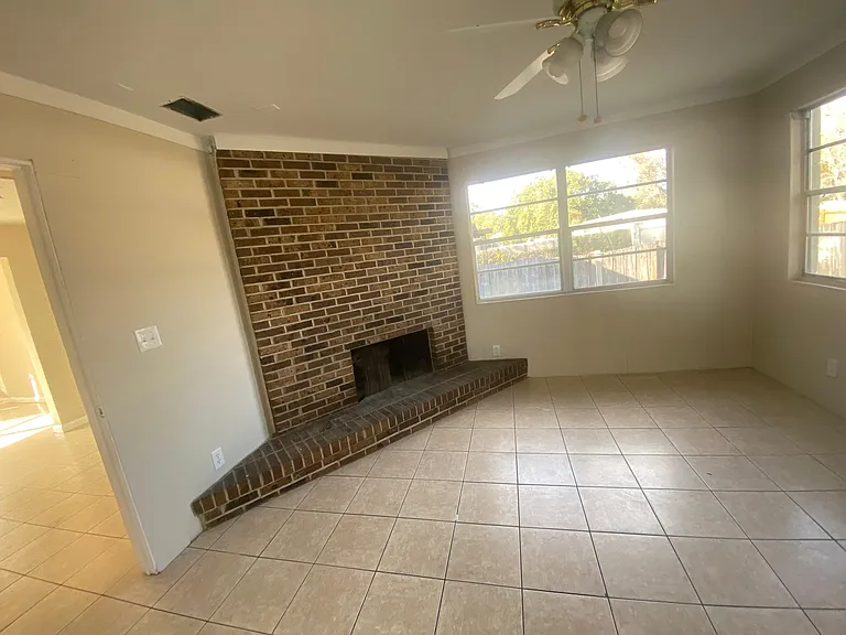 2525 Dean Rd — Photo 5