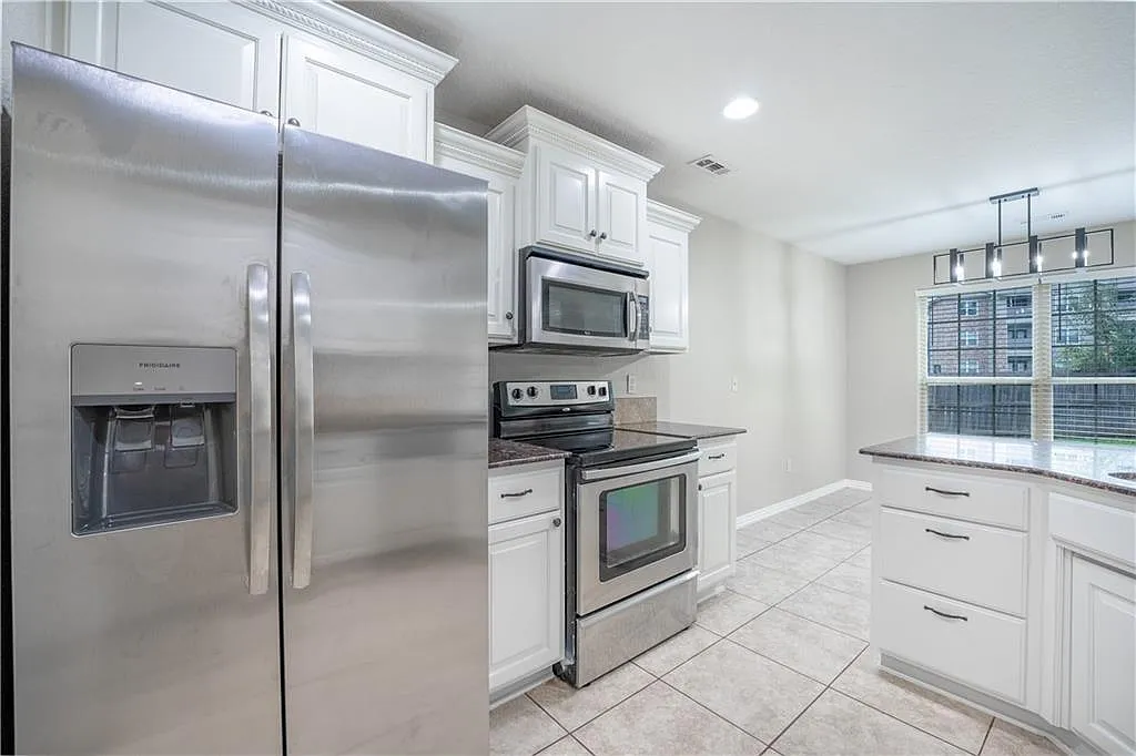 3 bed, 1508 sqft, $1,850 — Photo 2