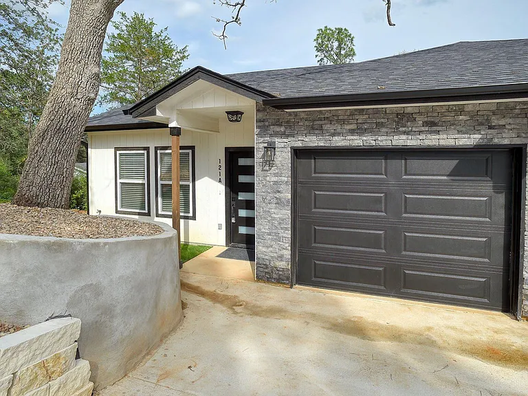 121 S Kanaio B Dr #B — Photo 2