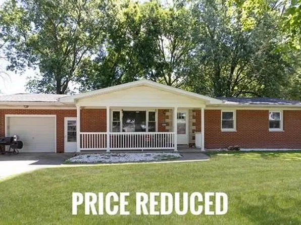 302 N 8th St, New Baden, IL 62265