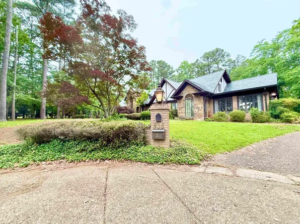 935 Brookridge Dr, Camden, AR 71701