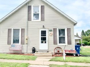207 3rd St, Sherrard, IL 61281