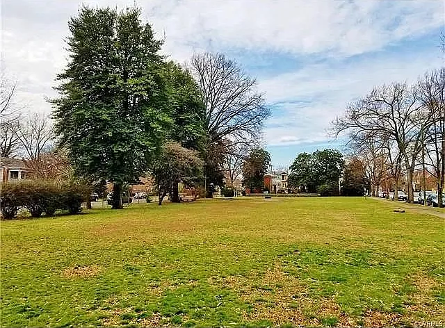 3422 Kensington Ave — Photo 2