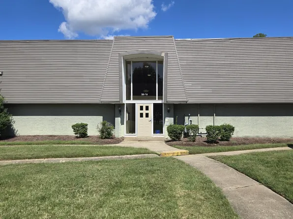 706 La Fontenay Ct, Louisville, KY 40223