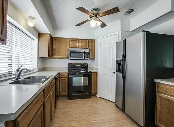 5th image of 1413 Oxford Pl
