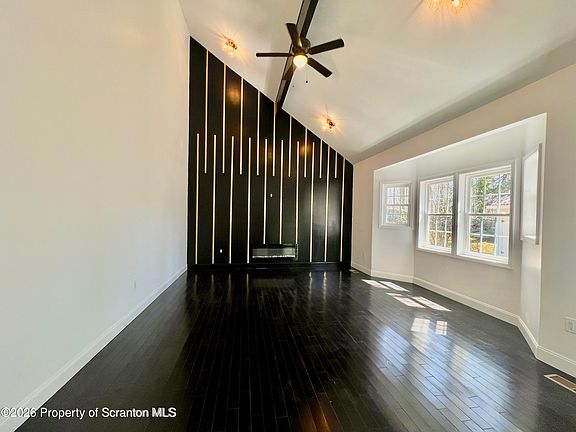 2nd image of 400 Haven Ln