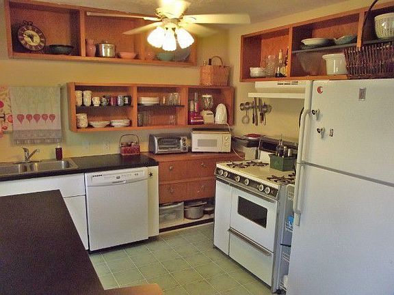 4th image of 9019 Daytonia Ave