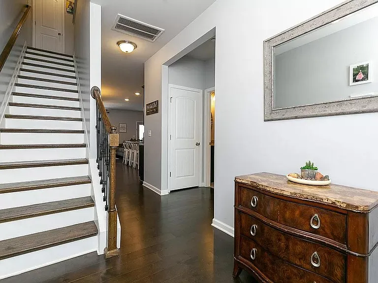 334B Manor Row — Photo 3