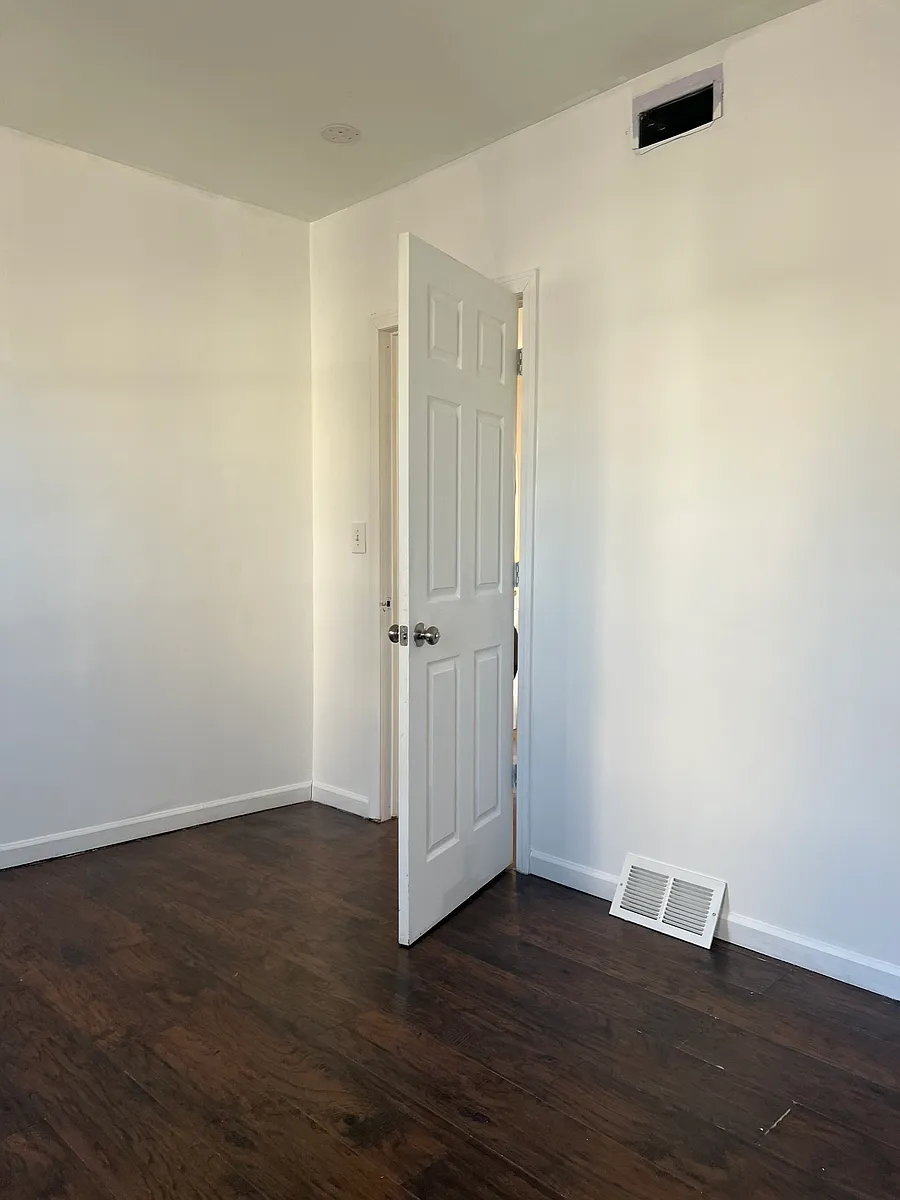 Building Photo - 157 Wood St #2