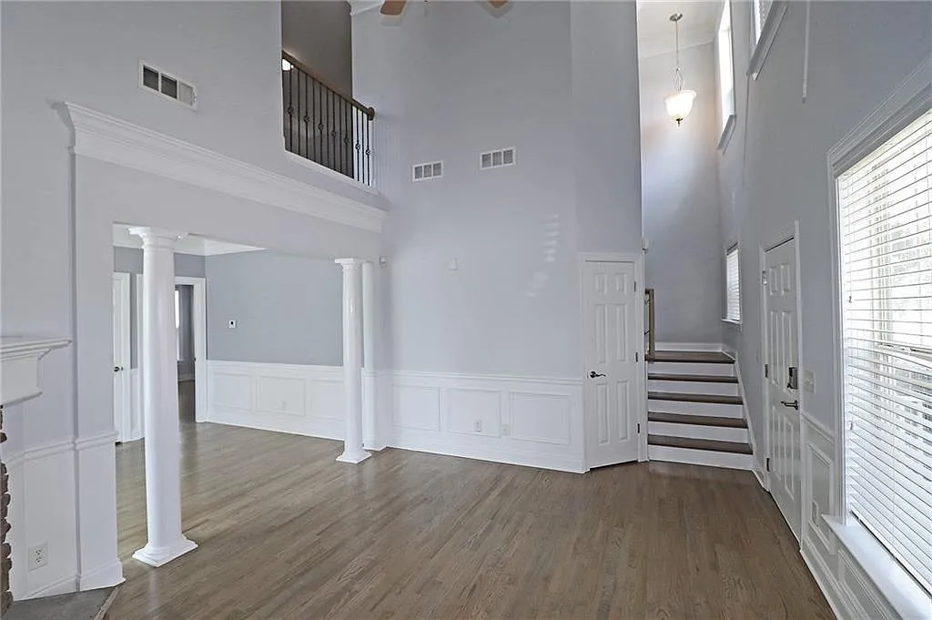 3 bed, 1970 sqft, $3,200 — Photo 4