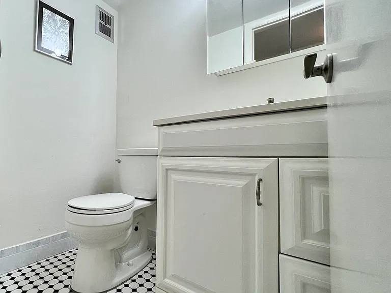 37 Cambridge Rd E #B — Photo 29