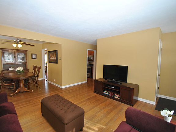 3rd image of 11026 Windsor Dr