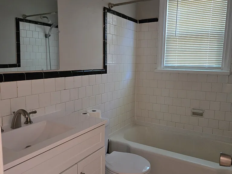 3427 W Franklin St — Photo 5