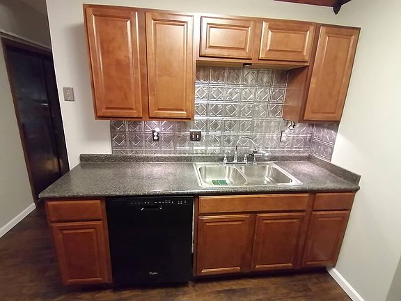 4th image of 2060 Woodtrail Dr APT 21