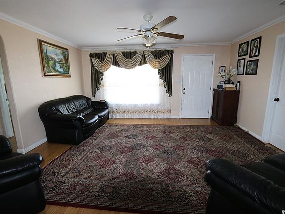 3rd image of 3837 Elm St