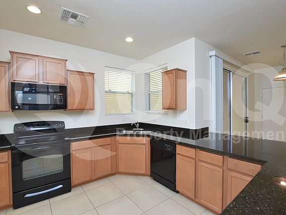 3rd image of 883 S Almira Ave