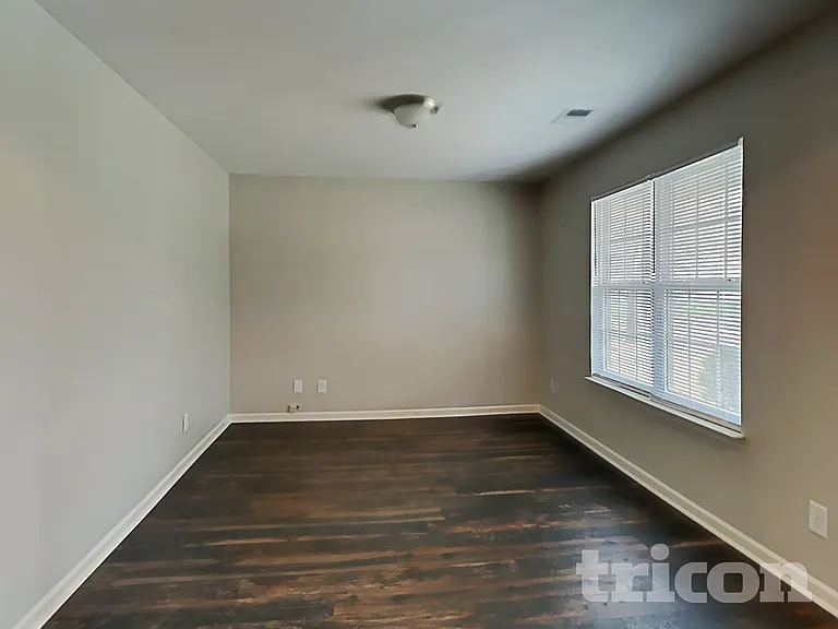 1594 Weatherend Dr — Photo 4