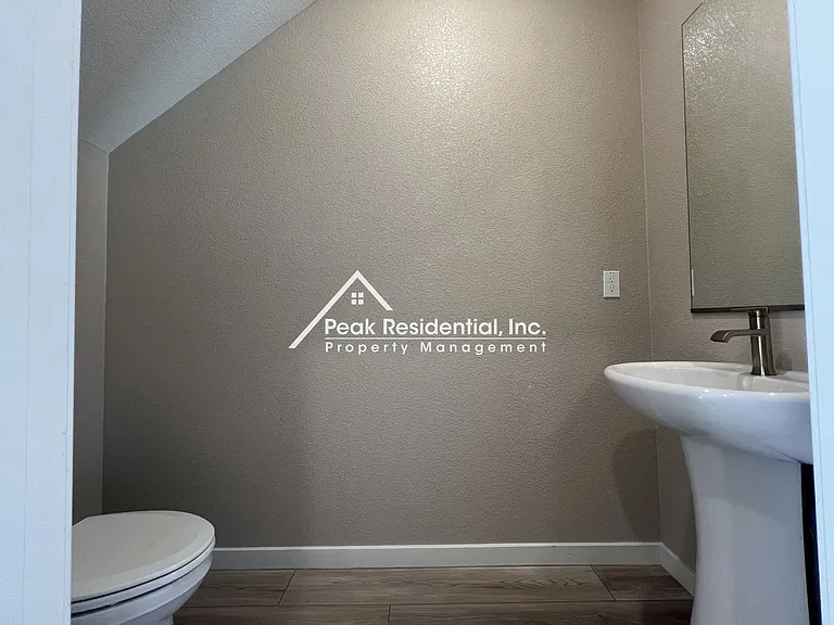 2808 Bedell St — Photo 7