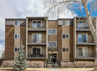 2508 W 17th St SW #100, Calgary, AB T2T 4M8