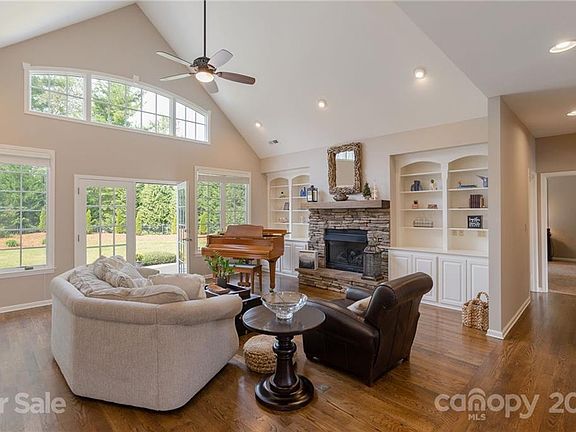 5th image of 62 Vintage Barn Ln