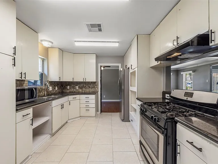 4014 Mona Lee Ln — Photo 10