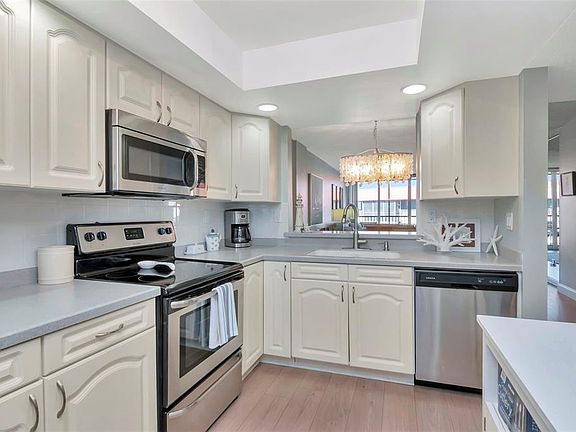 5th image of 17580 Gulf Blvd APT 403