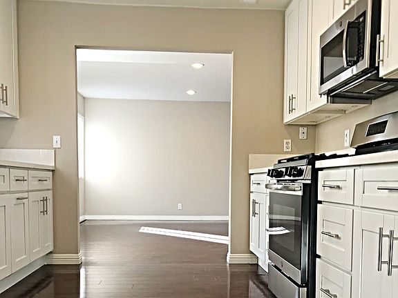 4th image of 5275 Colodny Dr Unit 18