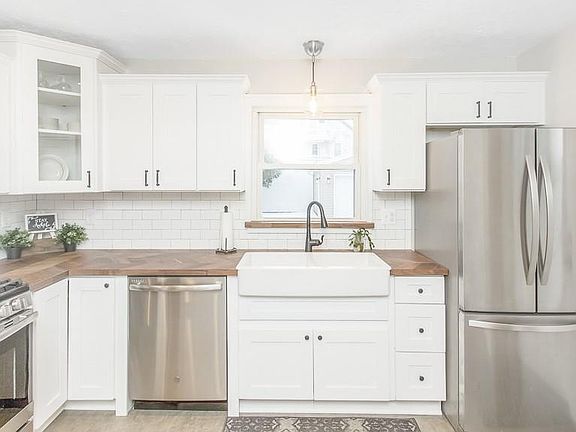 3rd image of 2055 Wascana Ave