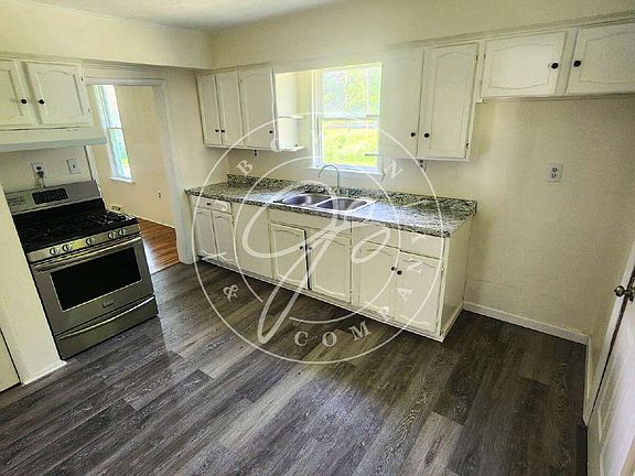 5th image of 1219 Peck St
