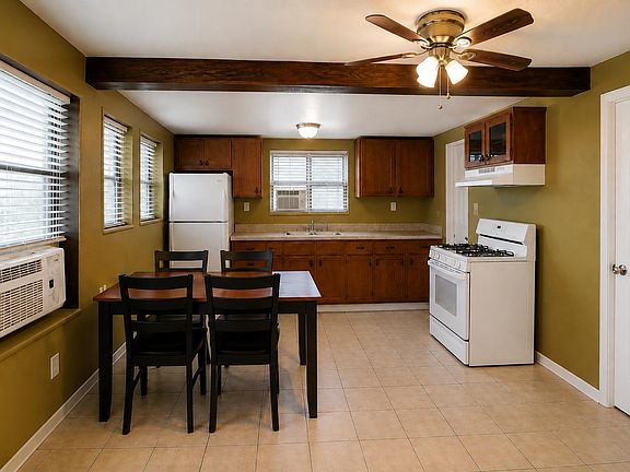 5th image of 815 W 6th St