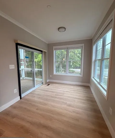 8836 Greenwood Ave — Photo 9