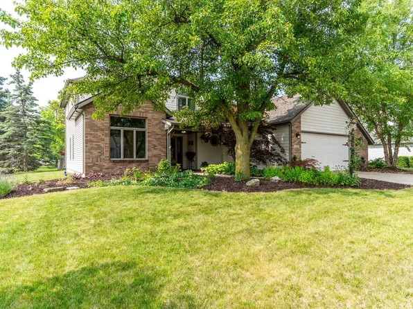 2101 Blue Harbor Dr, Fort Wayne, IN 46804