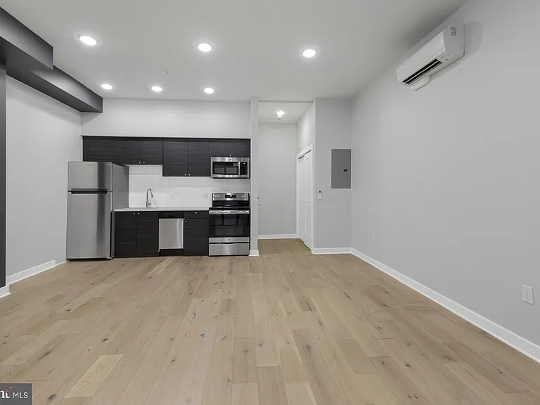 257 N 3rd St #2 — Photo 6