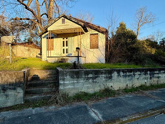 9th image of 834 Peasley St