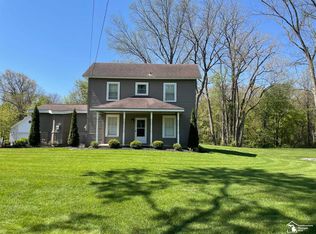7815 Summerfield Rd, Lambertville, MI 48144