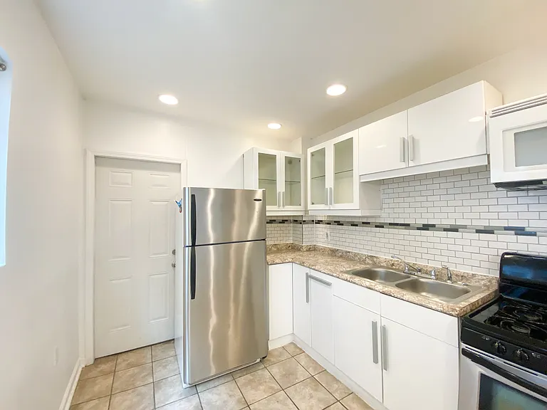 2353 Tilbury Ave — Photo 6