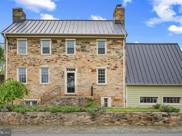 20597 Airmont Rd, Bluemont, VA 20135