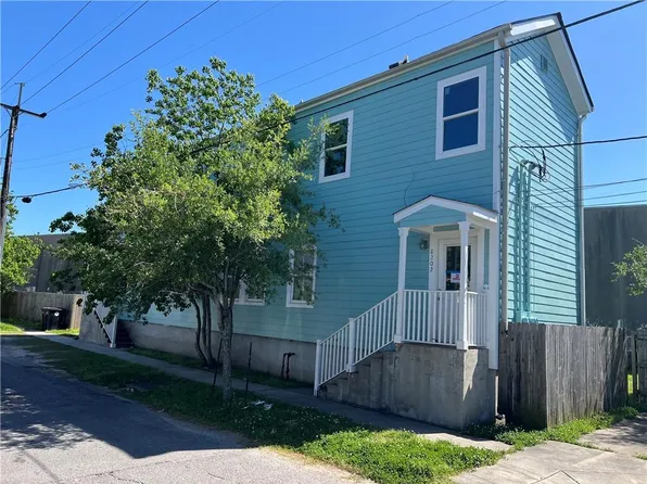 8200-02 Edinburgh St, New Orleans, LA 70118