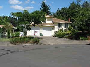 Front view in cul de sac
