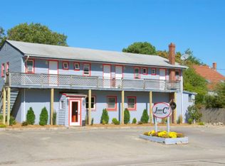 87 North Rd, Hampton Bays, NY 11946