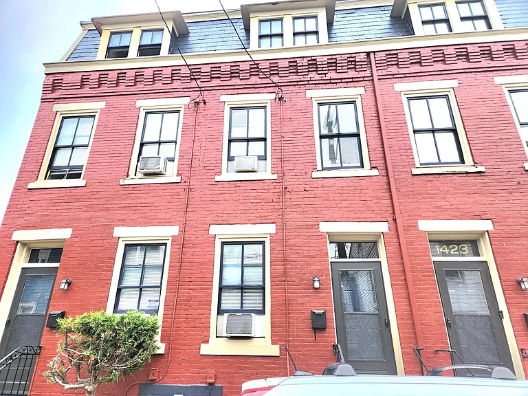 1421 Hamlin St #1421 — Photo 1